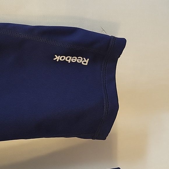 EUC Reebok Women's Large Navy Workout Capri length leggings - Picture 2 of 5